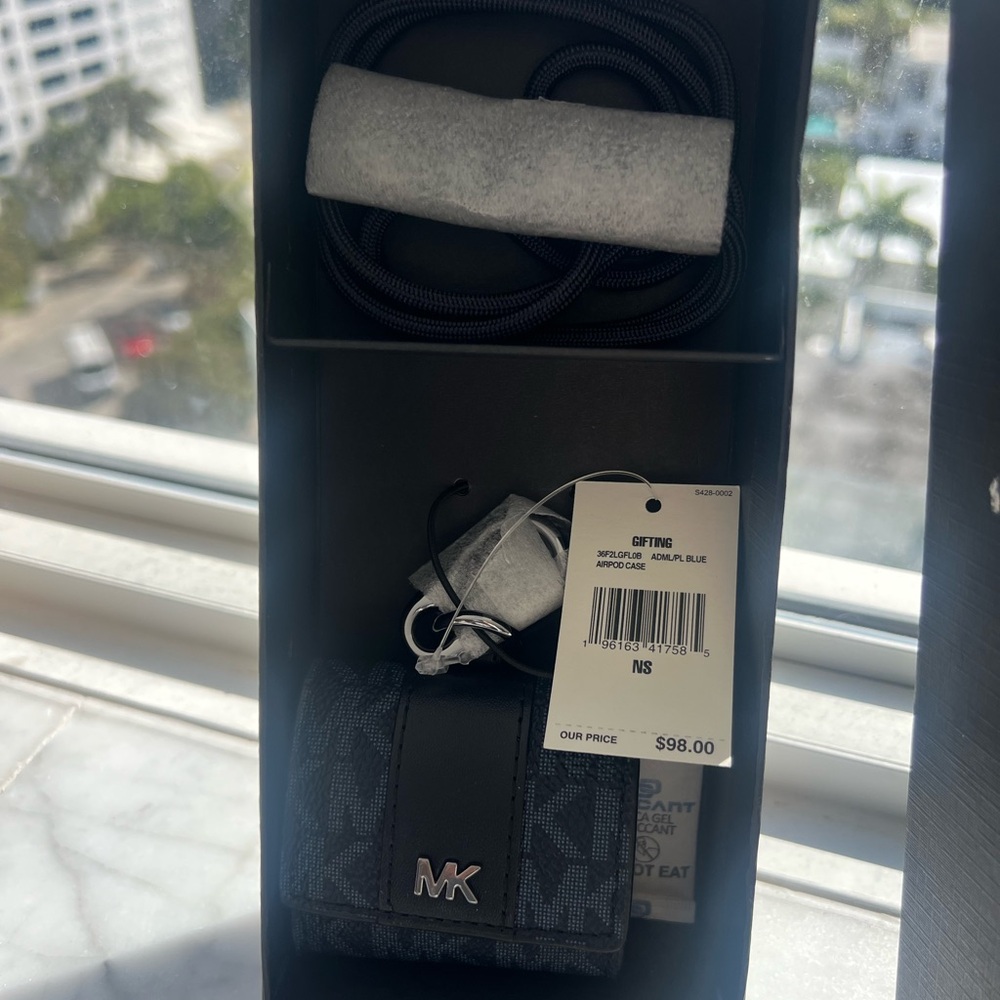 New Michael Kors ADML/PL AirPod Case